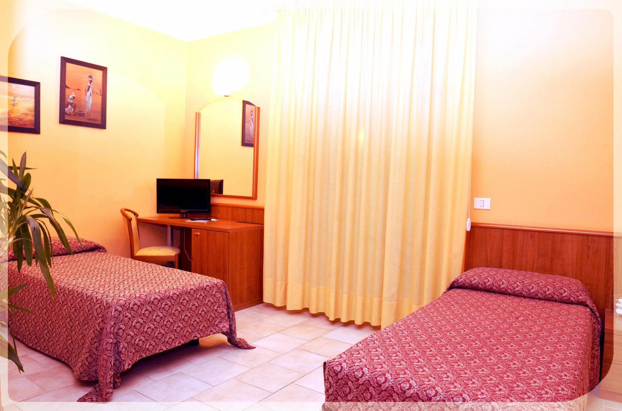 Hotel E Appartamenti La Solaria San Giovanni Rotondo Eksteriør bilde